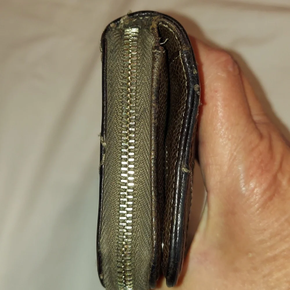 Chanel Wild Stitch Chocolate Brown long zip wallet🤎🤎 Authentic!